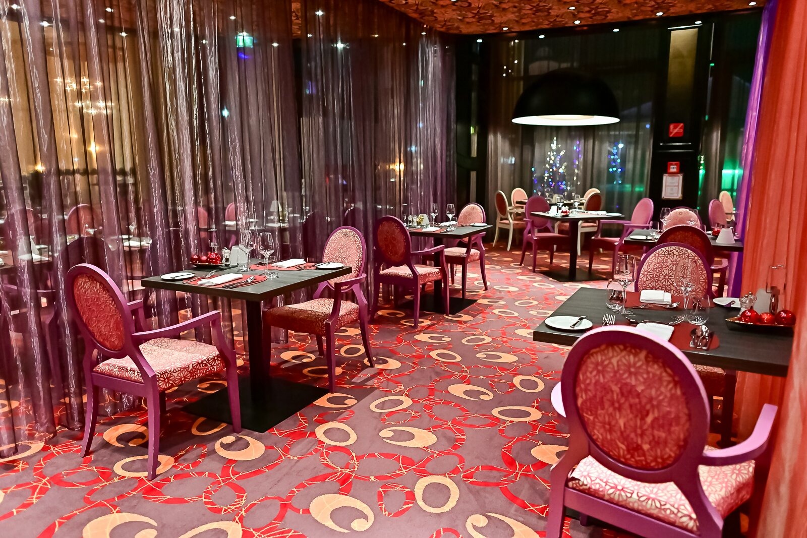 De elegante, hoogwaardige eetkamer van Ilquarvex